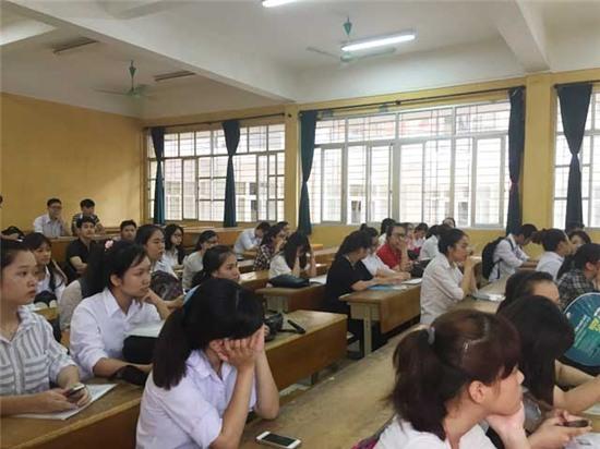 hom nay, gan 900.000 thi sinh thi mon dau tien ky thi thpt quoc gia hinh anh 1