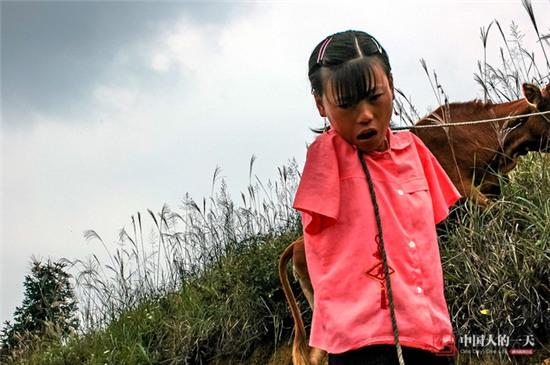 Bức ảnh người mẹ không tay vẫn oằn mình cho con bú lay động hàng triệu trái tim - Ảnh 7.