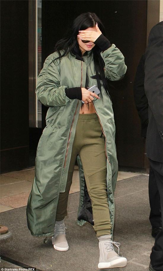 Số lượng giày sneaker của Kylie Jenner sẽ làm bạn thấy xót xa ngay cho bản thân! - Ảnh 10.