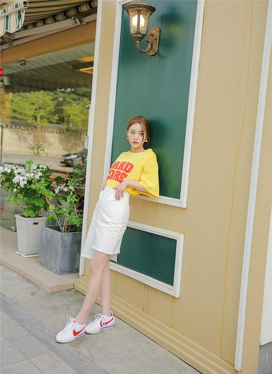 15 set đồ siêu ưng mắt đảm bảo sẽ khiến bạn muốn diện sneaker bất chấp nắng nóng - Ảnh 4.