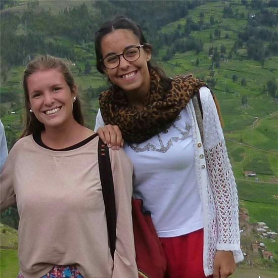 Câu chuyện của 2 cô gái trẻ bị hại chết khi đi du lịch và những lời sỉ vả trên mạng xã hội - Ảnh 1.
