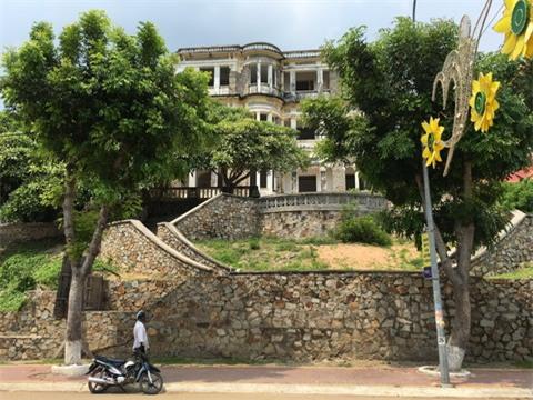 con ma nhà họ Hứa, lâu đài chú Hỏa, Hứa Bổn Hòa, tỉnh Bà Rịa Vũng Tàu, tin đồn, bỏ hoang