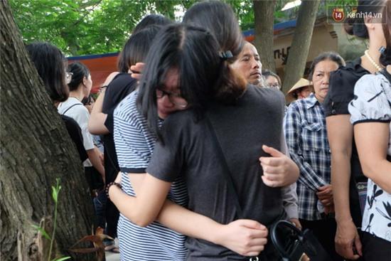 Mẹ của nữ sinh bị lũ cuốn trôi: Nó bảo đi tình nguyện 1 tháng rồi về, ai ngờ... - Ảnh 6.