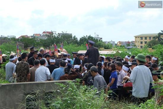 Mẹ của nữ sinh bị lũ cuốn trôi: Nó bảo đi tình nguyện 1 tháng rồi về, ai ngờ... - Ảnh 8.