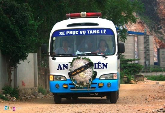 Ban be, nguoi than vat va ben quan tai nu sinh bi lu cuon hinh anh 1