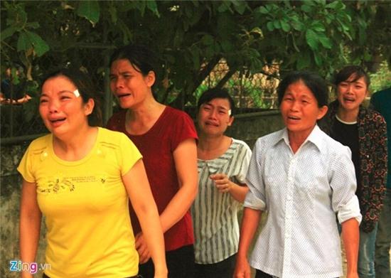 Ban be, nguoi than vat va ben quan tai nu sinh bi lu cuon hinh anh 2