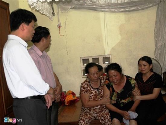 Ban be, nguoi than vat va ben quan tai nu sinh bi lu cuon hinh anh 4