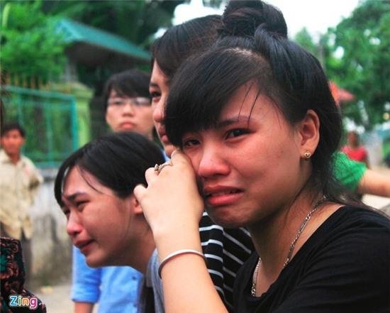 Ban be, nguoi than vat va ben quan tai nu sinh bi lu cuon hinh anh 5