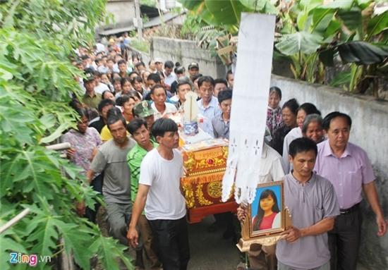 Ban be, nguoi than vat va ben quan tai nu sinh bi lu cuon hinh anh 7