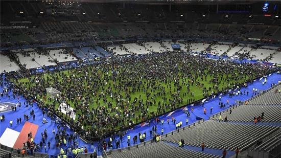 Nóng: Nghi vấn bom nổ bên ngoài sân Stade de France trước trận Pháp - Iceland - Ảnh 3.
