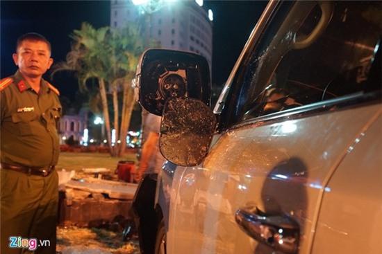 Lexus 570 đâm nát nhiều xe máy, 5 người trọng thương - Ảnh 6.