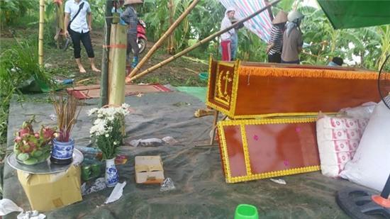 Ky nghi he cuoi cua ca gia dinh tren chiec tau bi dam chim hinh anh 1