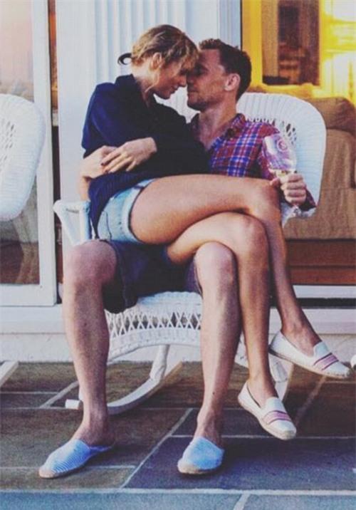 taylor-swift-au-yem-ngoi-tren-dui-tom-hiddleston