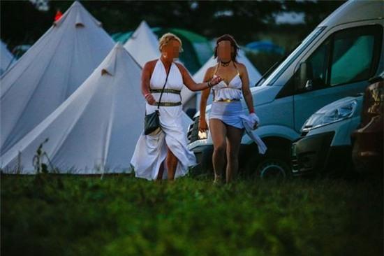 Hình ảnh bên trong lễ hội tình dục ăn chơi trác táng lớn nhất châu Âu - Ảnh 2.