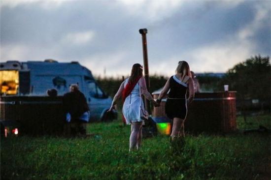 Hình ảnh bên trong lễ hội tình dục ăn chơi trác táng lớn nhất châu Âu - Ảnh 3.