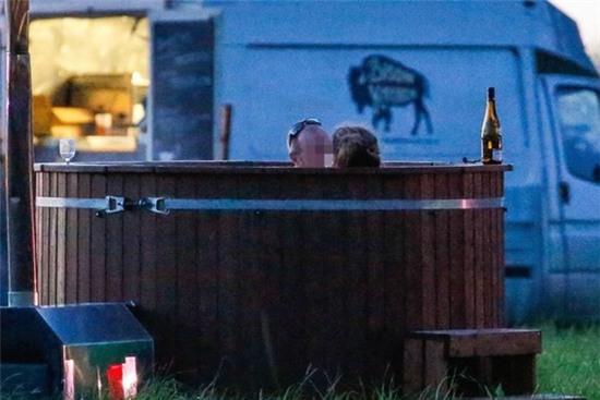 Hình ảnh bên trong lễ hội tình dục ăn chơi trác táng lớn nhất châu Âu - Ảnh 5.