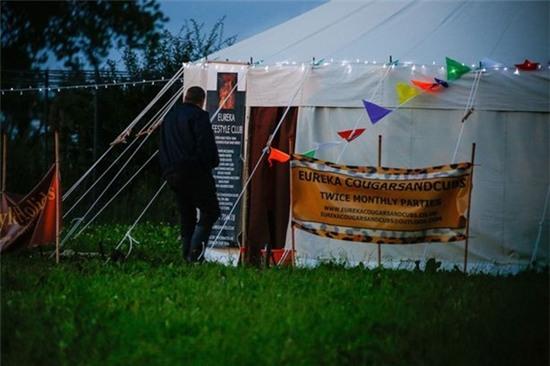 Hình ảnh bên trong lễ hội tình dục ăn chơi trác táng lớn nhất châu Âu - Ảnh 6.