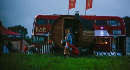 Hình ảnh bên trong lễ hội tình dục ăn chơi trác táng lớn nhất châu Âu - Ảnh 9.