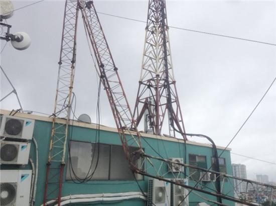 cột thu phát sóng, cột thu phát sóng bị đổ