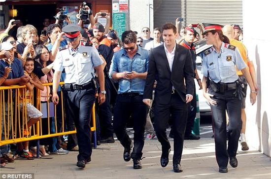 Messi lãnh án tù 21 tháng - Ảnh 1.