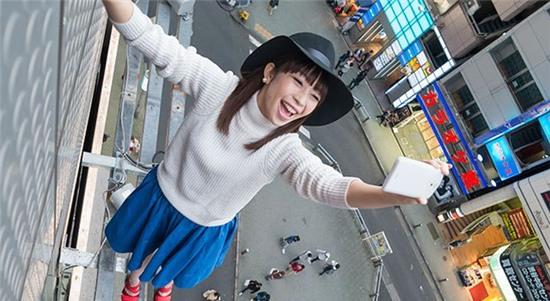 Khi selfie trở thành một đại dịch kéo theo những cái chết đầy hi hữu - Ảnh 1.