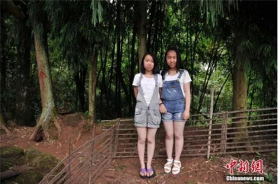 ngoi-lang-co-39-cap-song-sinh