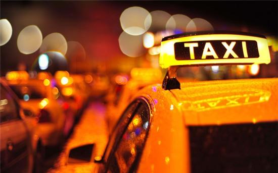 Con gái đi taxi 1 mình vào ban đêm buộc phải nhớ những điều này - Ảnh 1.
