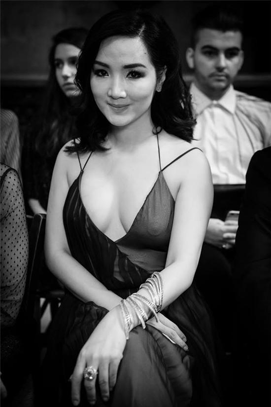Hoa hậu Đền Hùng Giáng My gây khó hiểu với ngoại hình sai sự thật do photoshop quá đà - Ảnh 6. Hoa hậu Đền Hùng Giáng My gây khó hiểu với ngoại hình sai sự thật do photoshop quá đà - Ảnh 6.
