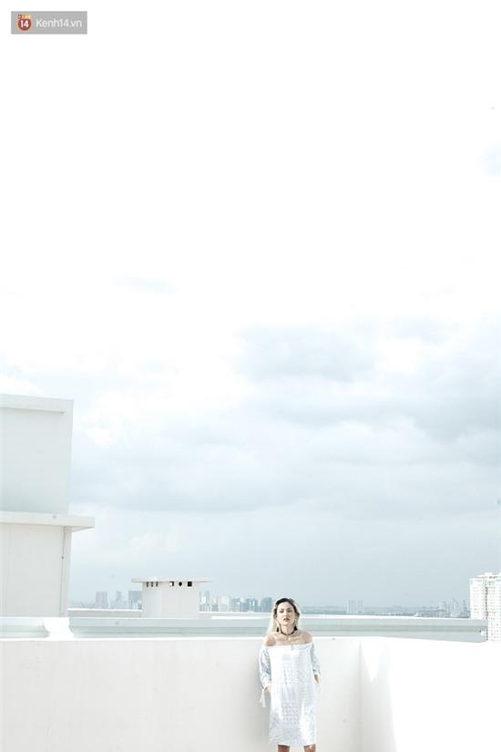 Bạn sẽ thêm nghiện váy áo trễ vai nhờ những gợi ý mix đồ này - Ảnh 10.