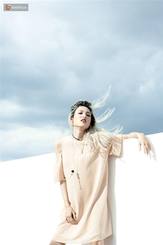 Bạn sẽ thêm nghiện váy áo trễ vai nhờ những gợi ý mix đồ này - Ảnh 17.