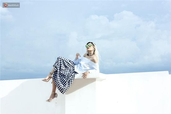 Bạn sẽ thêm nghiện váy áo trễ vai nhờ những gợi ý mix đồ này - Ảnh 7.