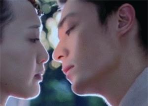 Những nụ hôn nóng bỏng này của Hoắc Kiến Hoa sẽ khiến Lâm Tâm Như phải ghen khi xem lại! - Ảnh 12.