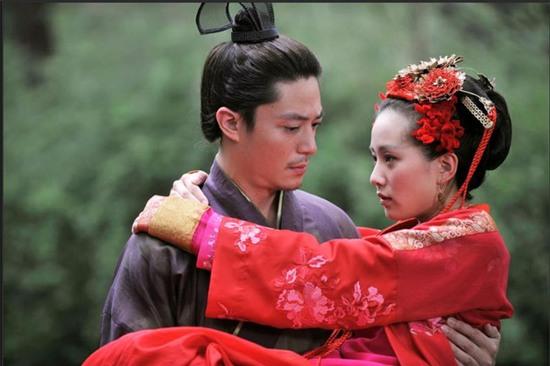 Những nụ hôn nóng bỏng này của Hoắc Kiến Hoa sẽ khiến Lâm Tâm Như phải ghen khi xem lại! - Ảnh 17.