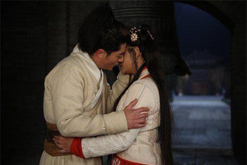 Những nụ hôn nóng bỏng này của Hoắc Kiến Hoa sẽ khiến Lâm Tâm Như phải ghen khi xem lại! - Ảnh 20.