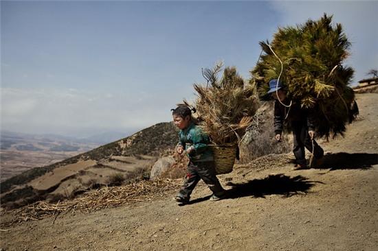 Chùm ảnh: Sự chênh lệch giàu nghèo khủng khiếp đang ngày một gia tăng khiến người ta không khỏi xót xa - Ảnh 44.