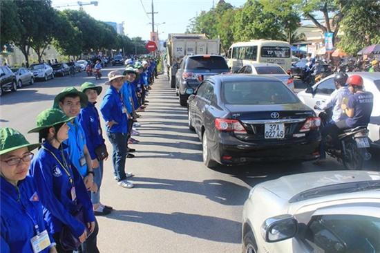 Muốn đi tình nguyện? Hãy hoàn tất việc trong gia đình bạn trước! - Ảnh 2.