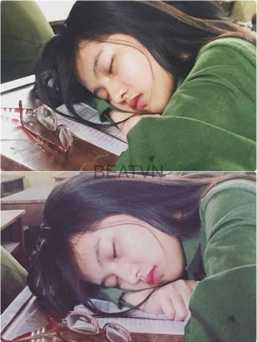 Thiếu nữ xinh đẹp ngủ gục trên bàn bỗng dưng nổi tiếng nói gì? - Ảnh 1.