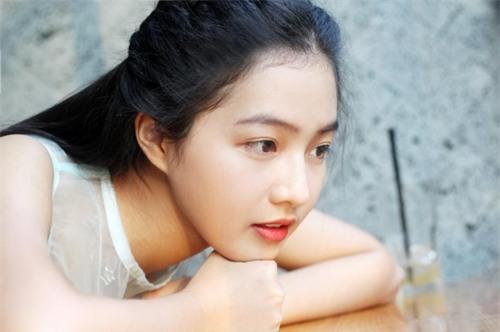 Thiếu nữ xinh đẹp ngủ gục trên bàn bỗng dưng nổi tiếng nói gì? - Ảnh 10.