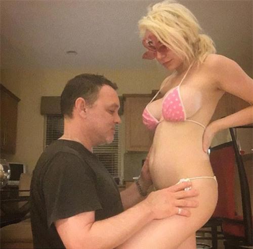 co-bau-bom-sex-toc-vang-van-mac-ho-henh-xo-giay-cao-got-7