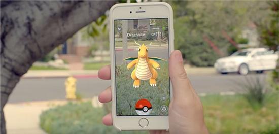 Vợ đau đẻ, chồng vẫn mải mê đi bắt... Pokémon - Ảnh 1.