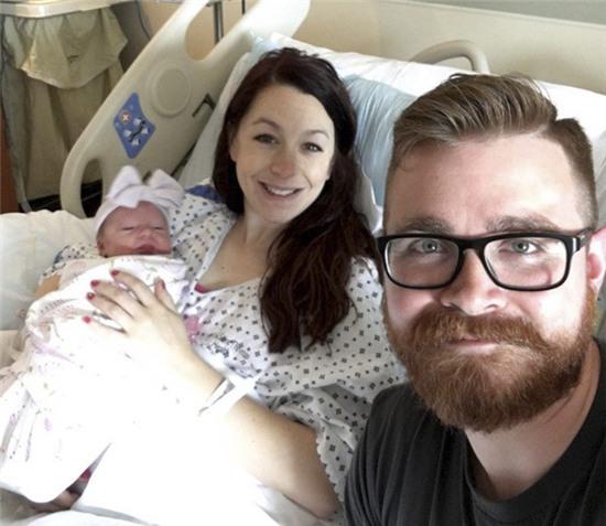 Vợ đau đẻ, chồng vẫn mải mê đi bắt... Pokémon - Ảnh 4.