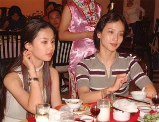 Các sao có tuổi thơ bất hạnh: Người vượt qua nỗi đau, kẻ thất bại vì scandal - Ảnh 12.