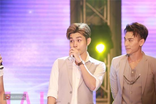 365 rơi nước mắt trước mặt fan trong buổi biểu diễn cuối cùng ở Hà Nội - Ảnh 21.