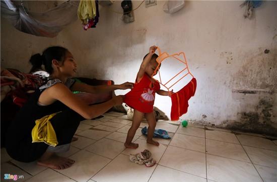 Cuoc doi cuc nhoc cua ba me sinh 14 dua con hinh anh 11