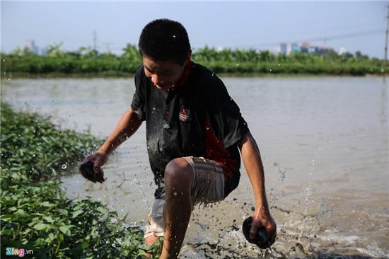 Cuoc doi cuc nhoc cua ba me sinh 14 dua con hinh anh 16