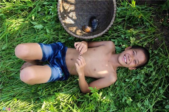 Cuoc doi cuc nhoc cua ba me sinh 14 dua con hinh anh 18