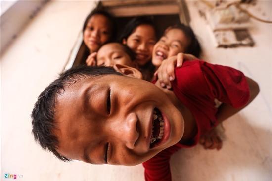 Cuoc doi cuc nhoc cua ba me sinh 14 dua con hinh anh 6