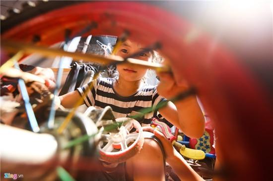 Cuoc doi cuc nhoc cua ba me sinh 14 dua con hinh anh 8