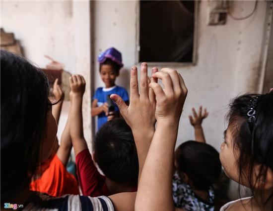 Cuoc doi cuc nhoc cua ba me sinh 14 dua con hinh anh 9