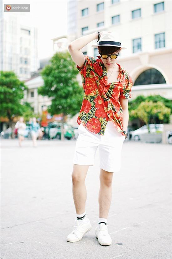 Street style giới trẻ 2 miền tuần qua: áo phông, shorts, kẻ & hoa lá rực rỡ tràn ngập - Ảnh 18.